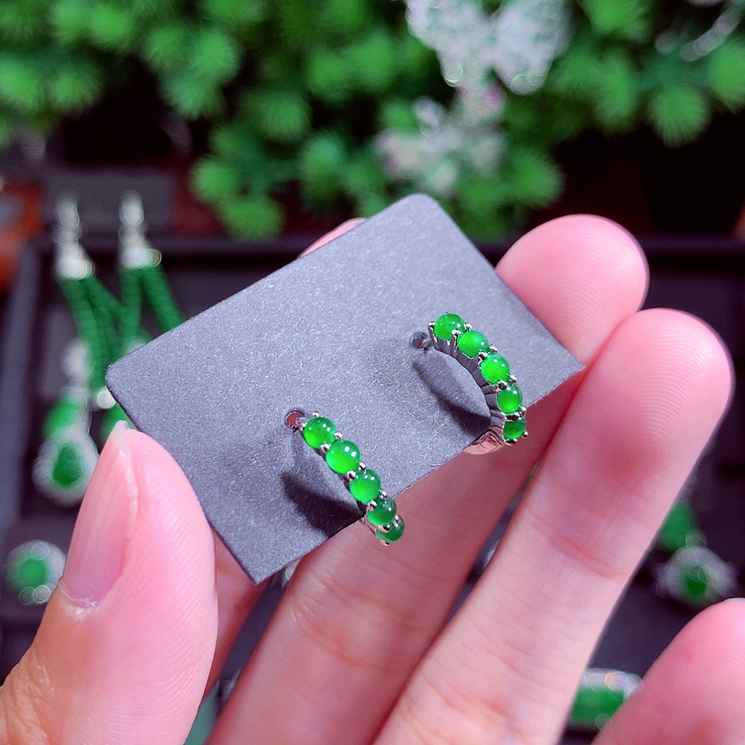 颈饰未镶嵌翡翠天然