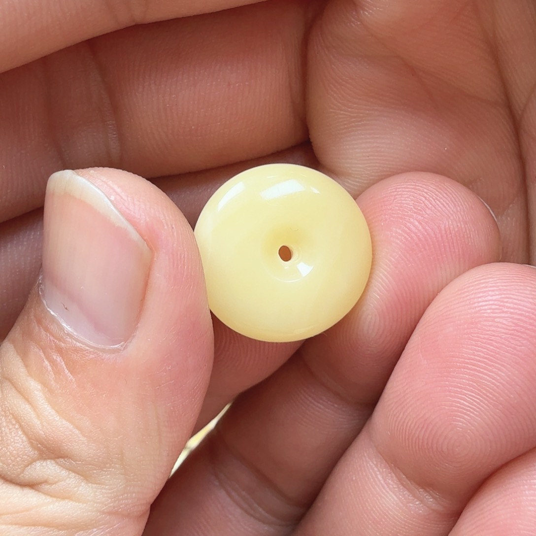 琥珀裸石未镶嵌你好