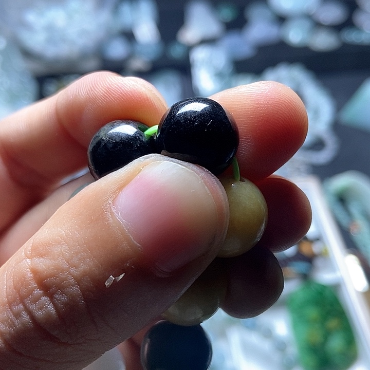 翡翠未镶嵌颈饰乌鸡珠子