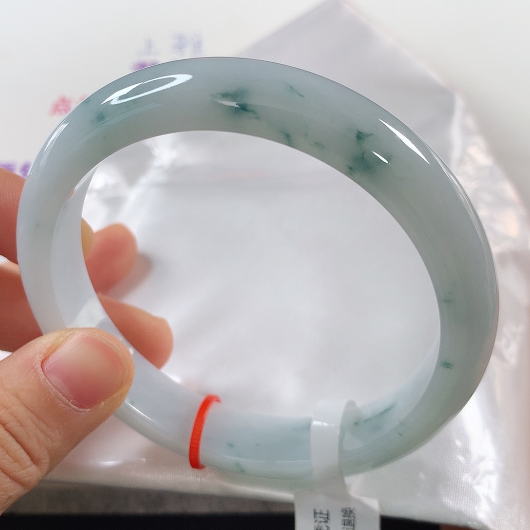 翡翠手镯未镶嵌何*森60 61圈口