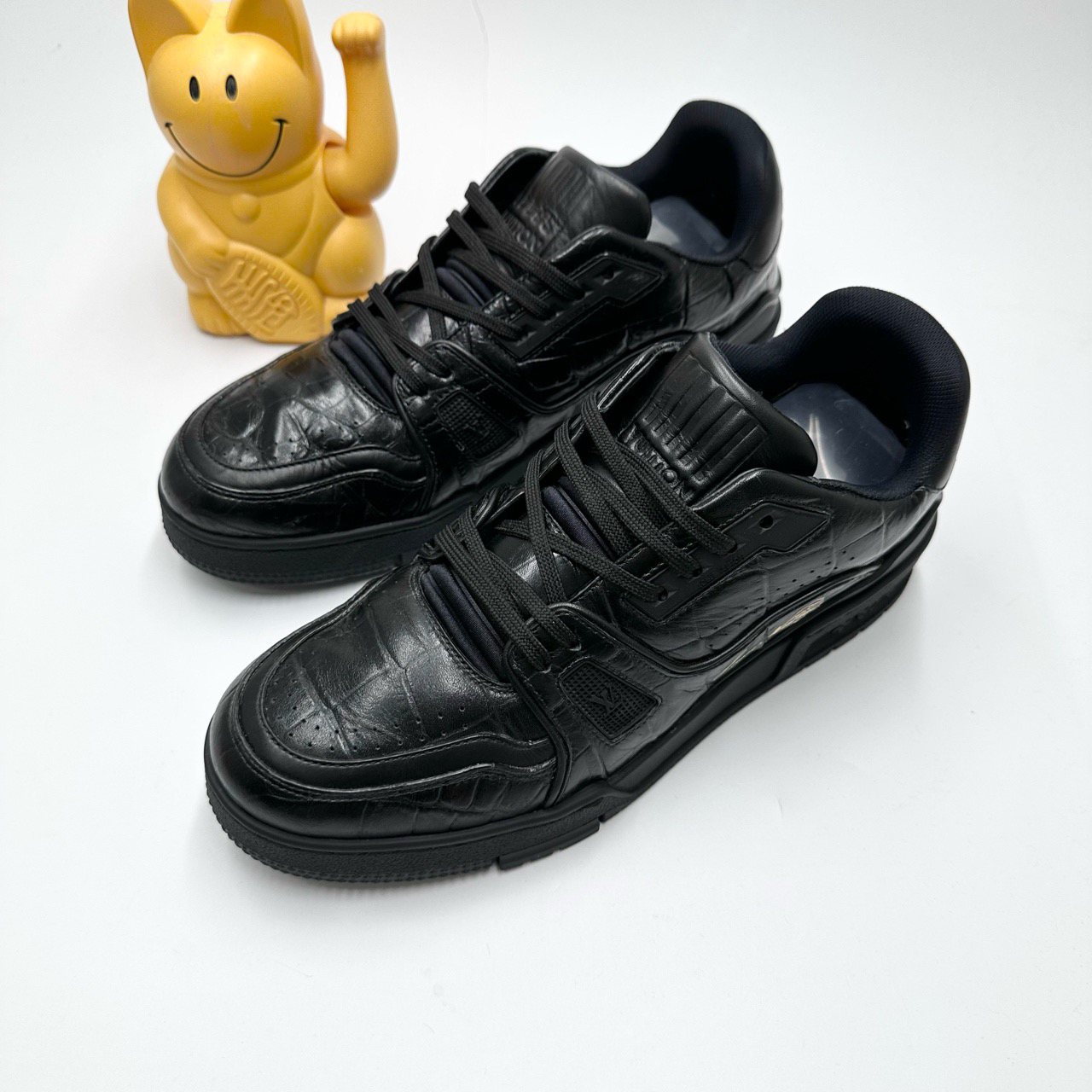 95新 LouisVuitton/路易威登 40.5码/鳄鱼纹拼接Trainer板鞋0546