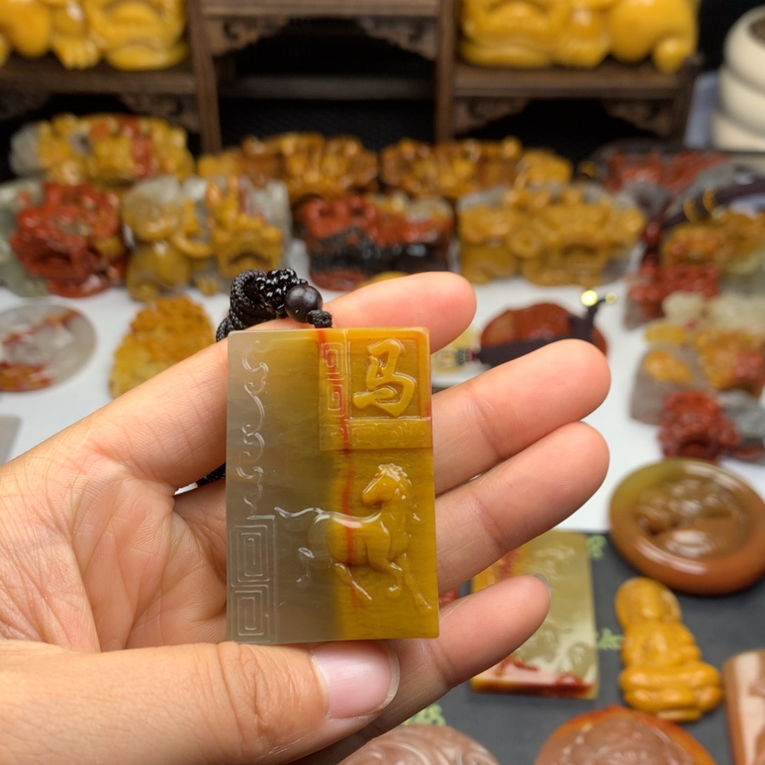 石英质玉（黄龙玉）挂件未镶嵌