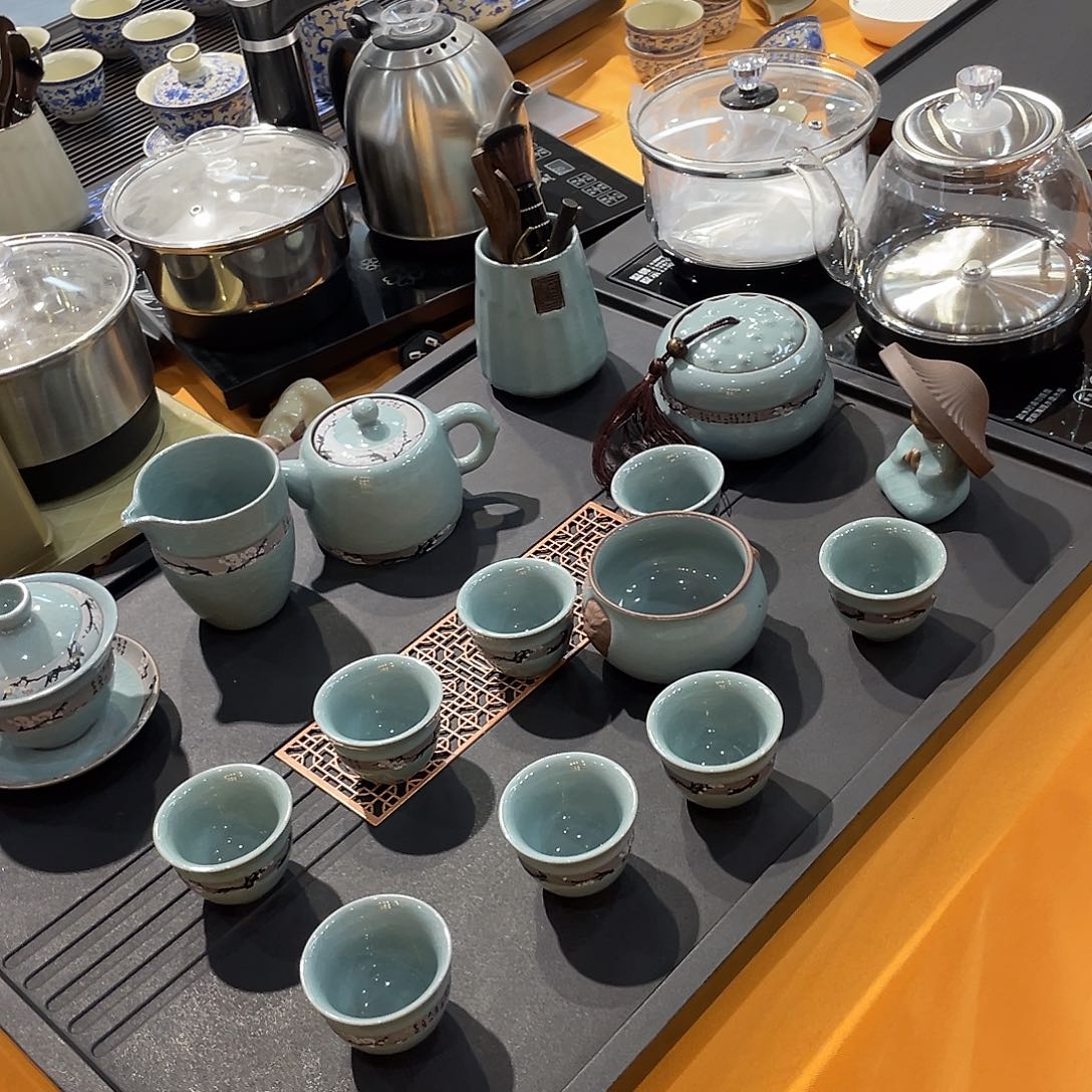 你就这样一直陪她吗她