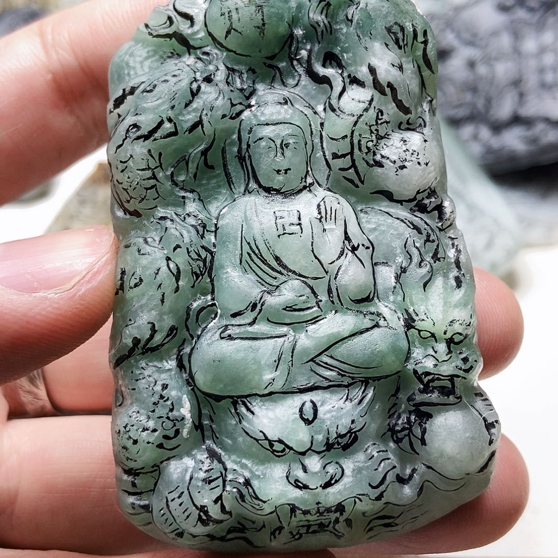 小***白未镶嵌定制翡翠促进经济