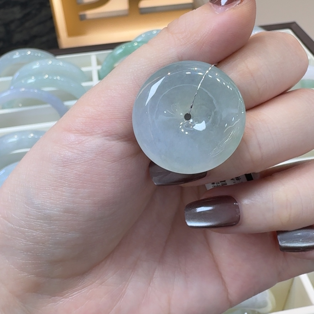 翡翠未镶嵌颈饰平安扣