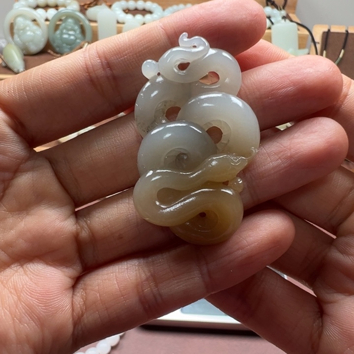 和田玉未镶嵌颈饰且末蛇