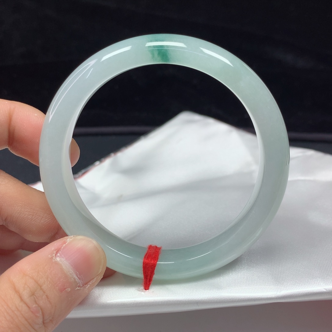 翡翠手镯（圆镯）未镶嵌56.6