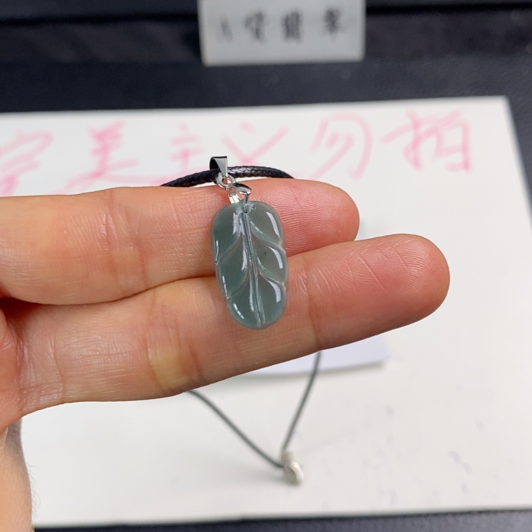 翡翠未镶嵌颈饰危料叶子