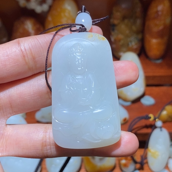 随***转和田玉未镶嵌颈饰