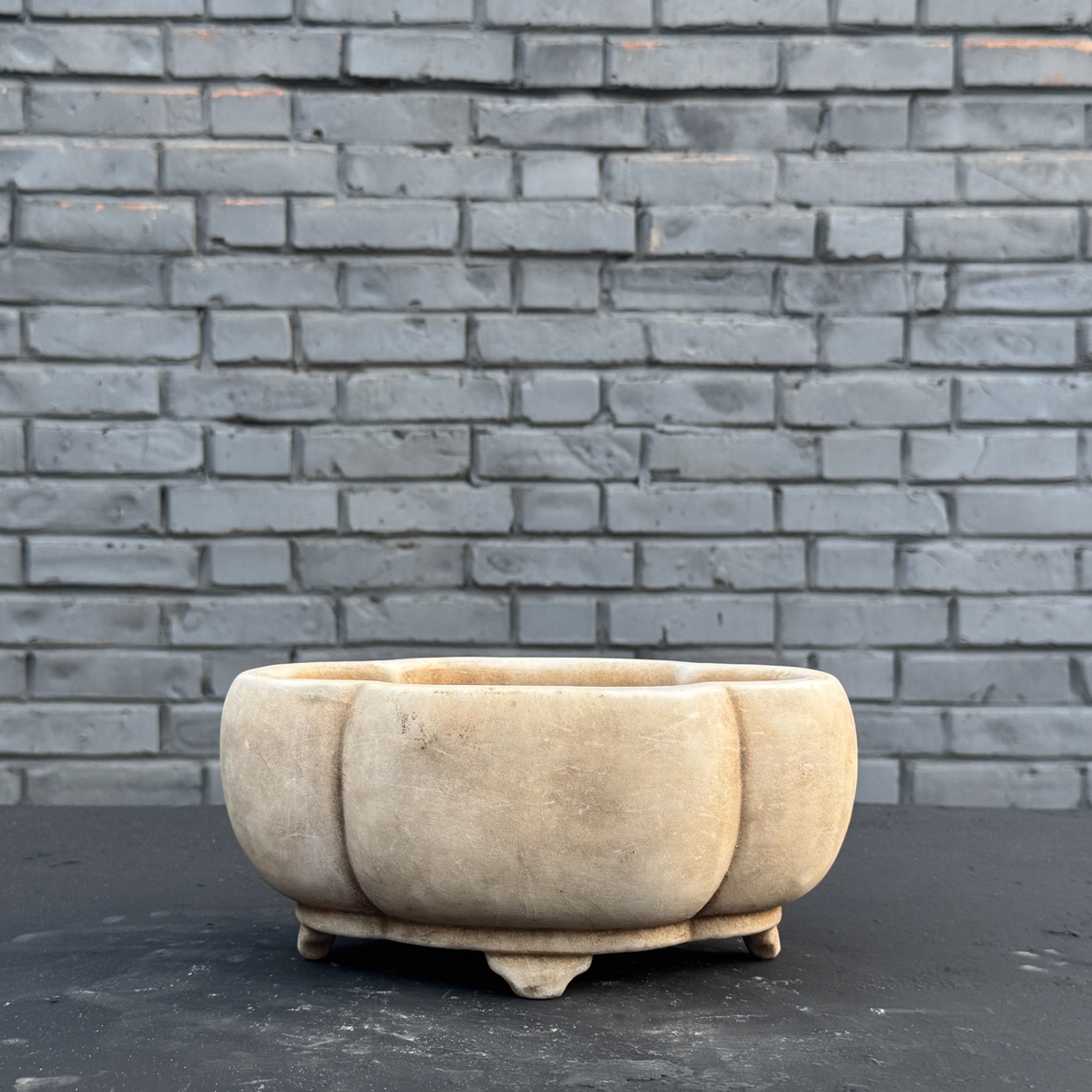 汉白玉海棠形赏石盆景盆 尺寸：长30宽20高12cm
