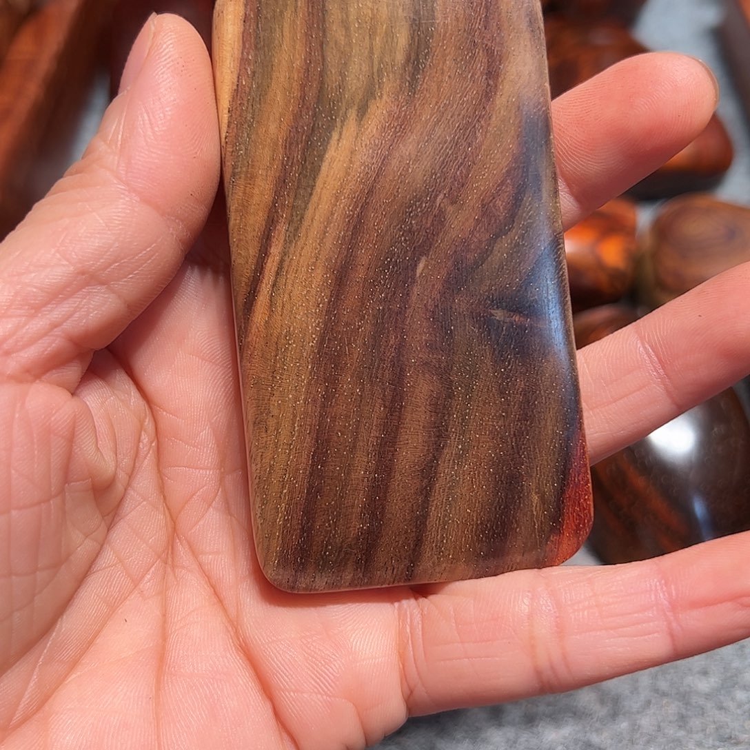 亮***哥交趾黄檀（大红酸枝）