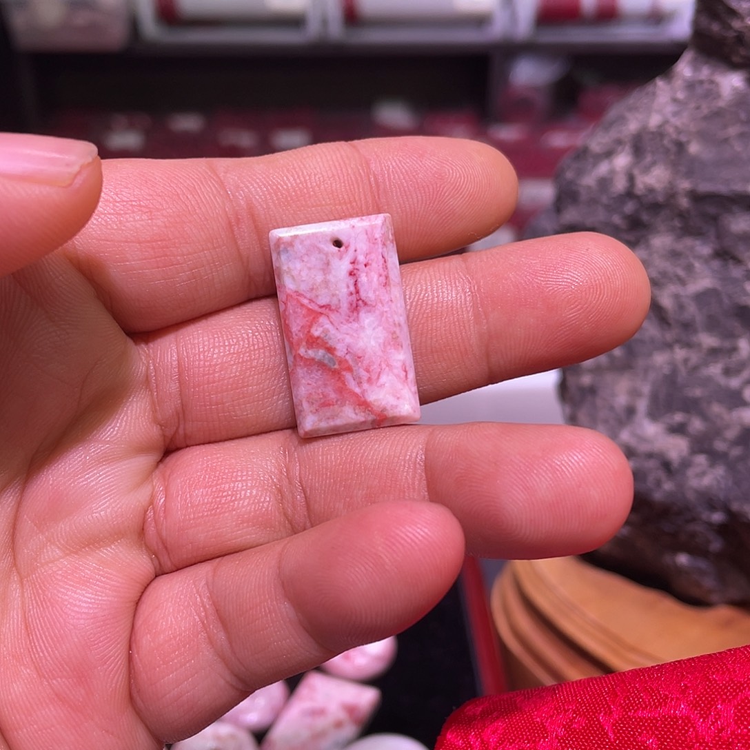 天然辰砂原石无事牌