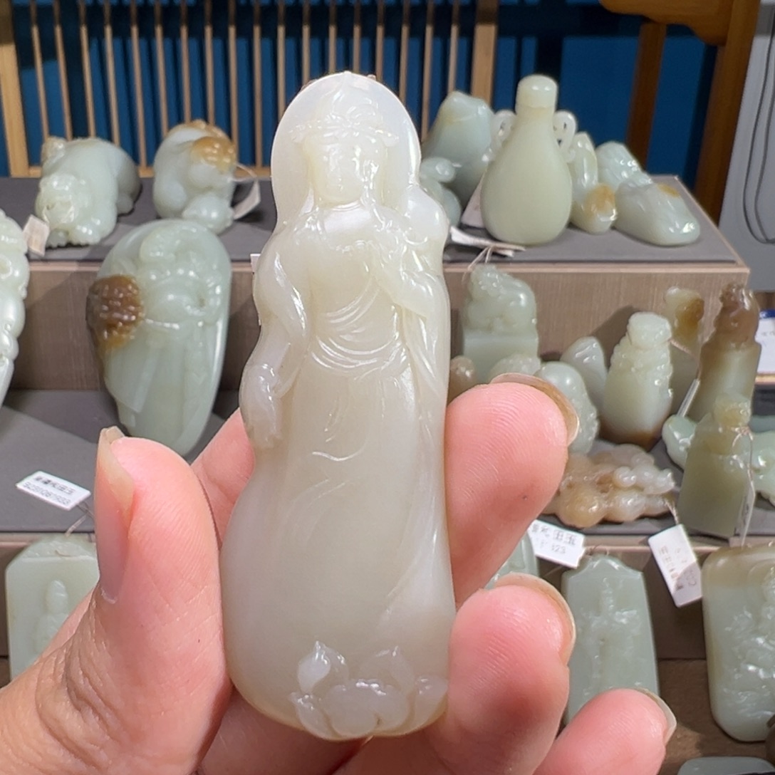 颈饰未镶嵌和田玉（糖玉）