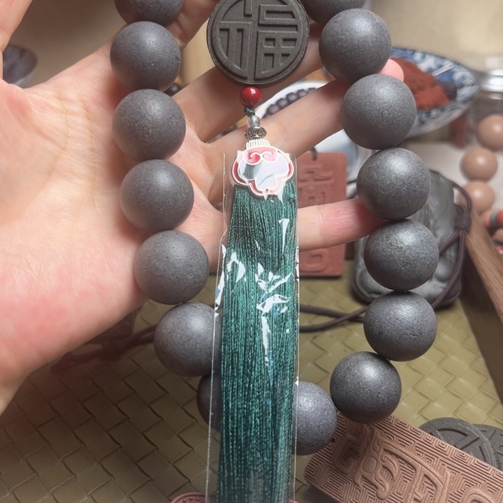 泥塑老青龙1.9的十八子手持