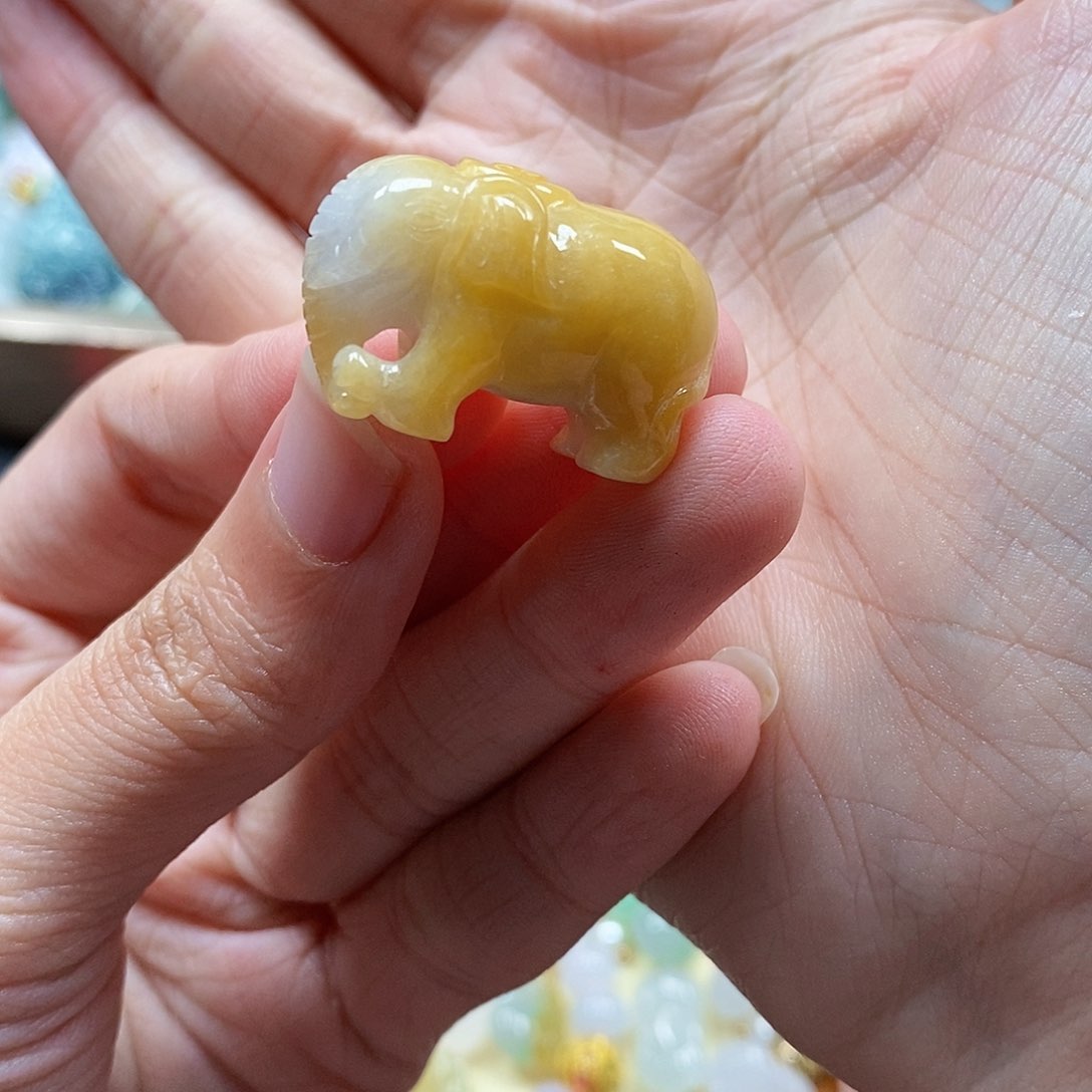 翡翠颈饰未镶嵌闪