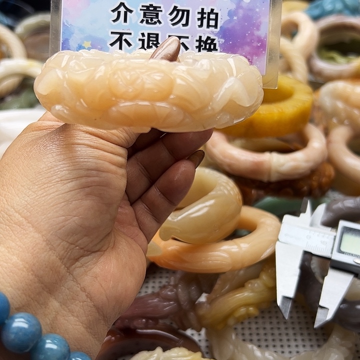 未镶嵌手镯石英岩玉