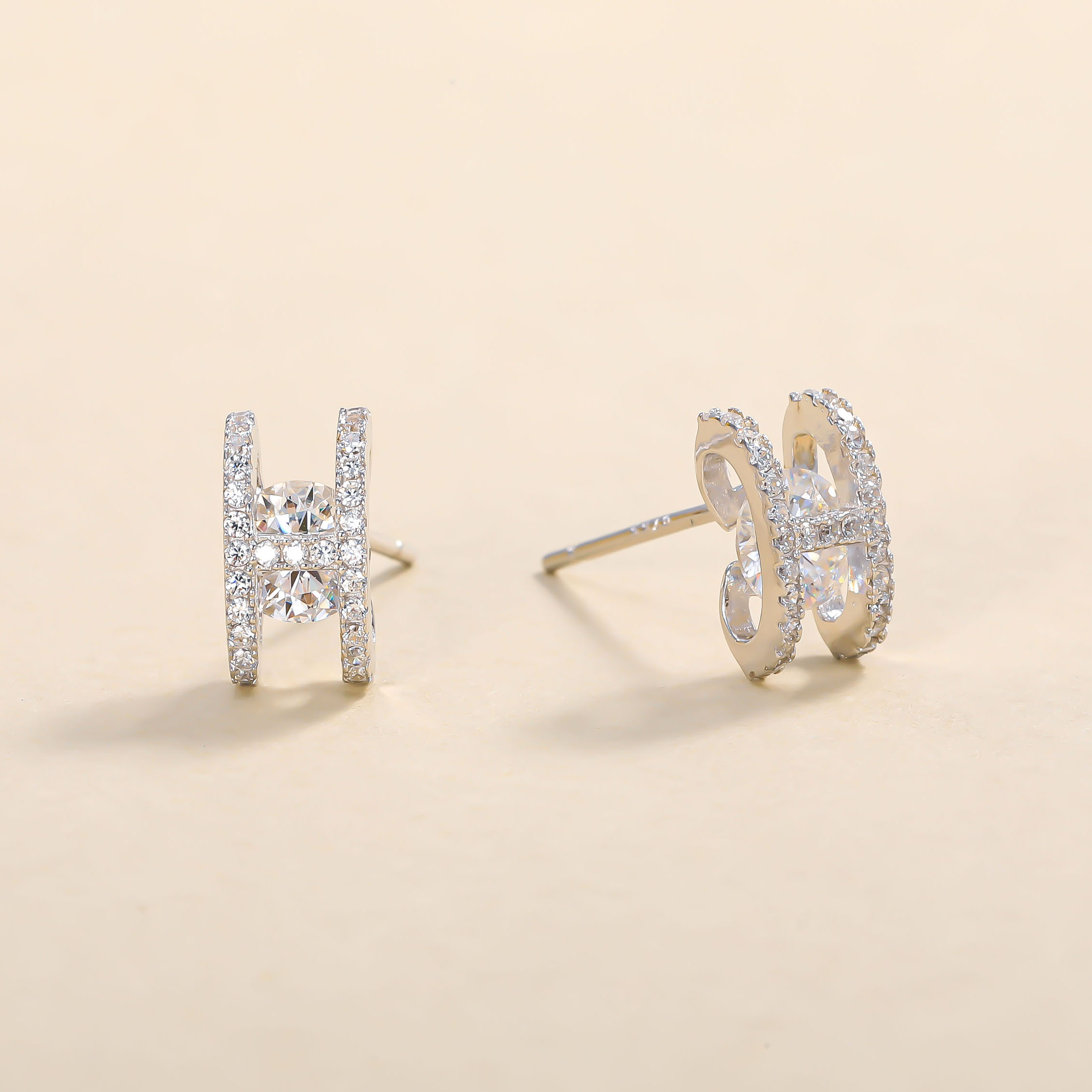 925银莫桑石耳饰  ——木木（M392）纯银50分莫桑微镶耳饰