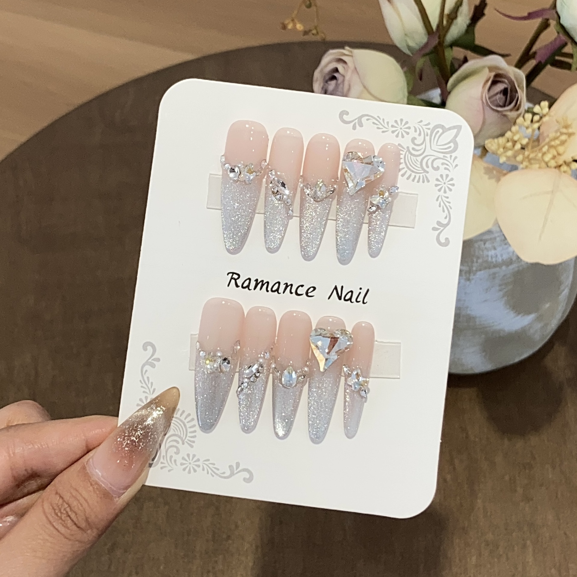 【沪上千金】LiyU轻奢手工穿戴甲重工碎钻裸色爱心钻细闪猫眼