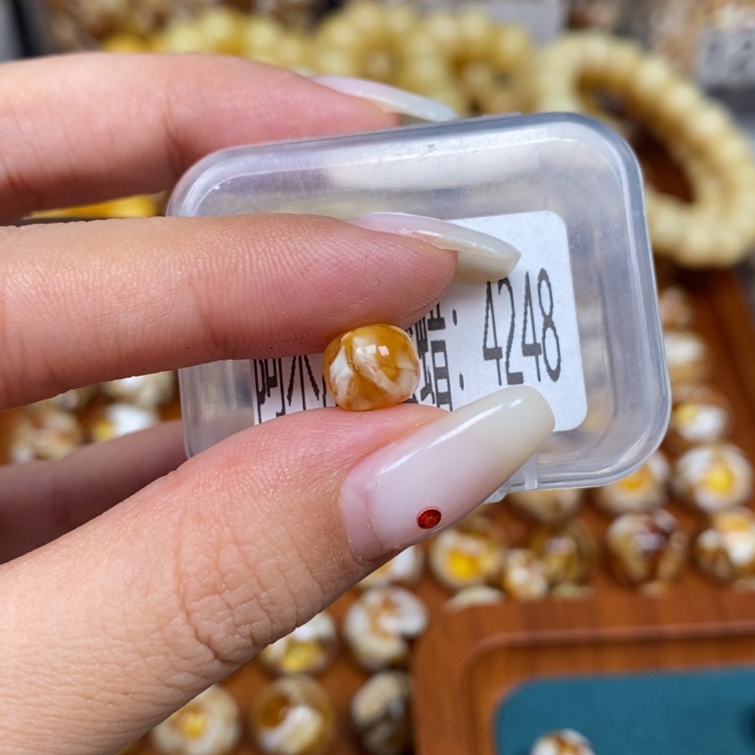 蜜蜡未镶嵌珠宝奇石4248