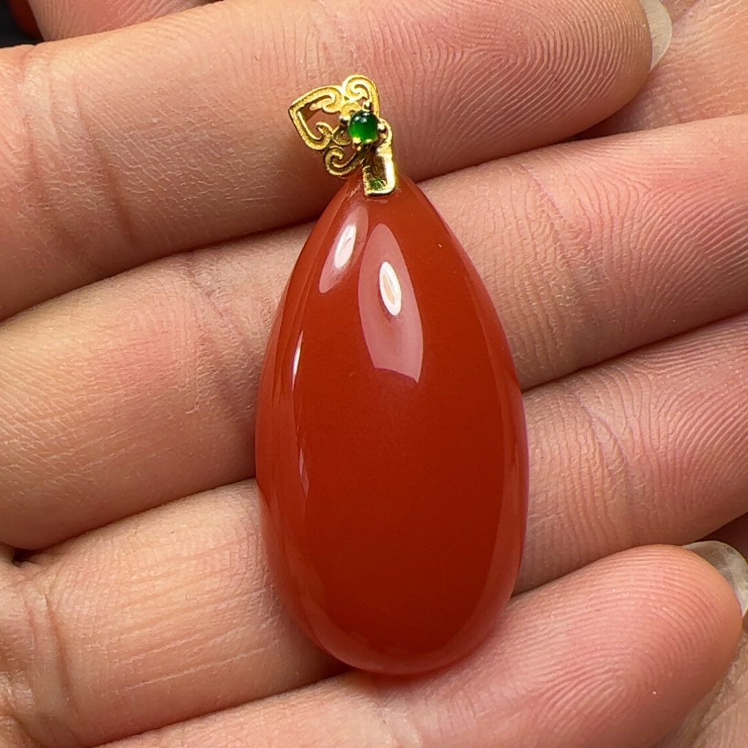 南红玛瑙吊坠18K金镶嵌