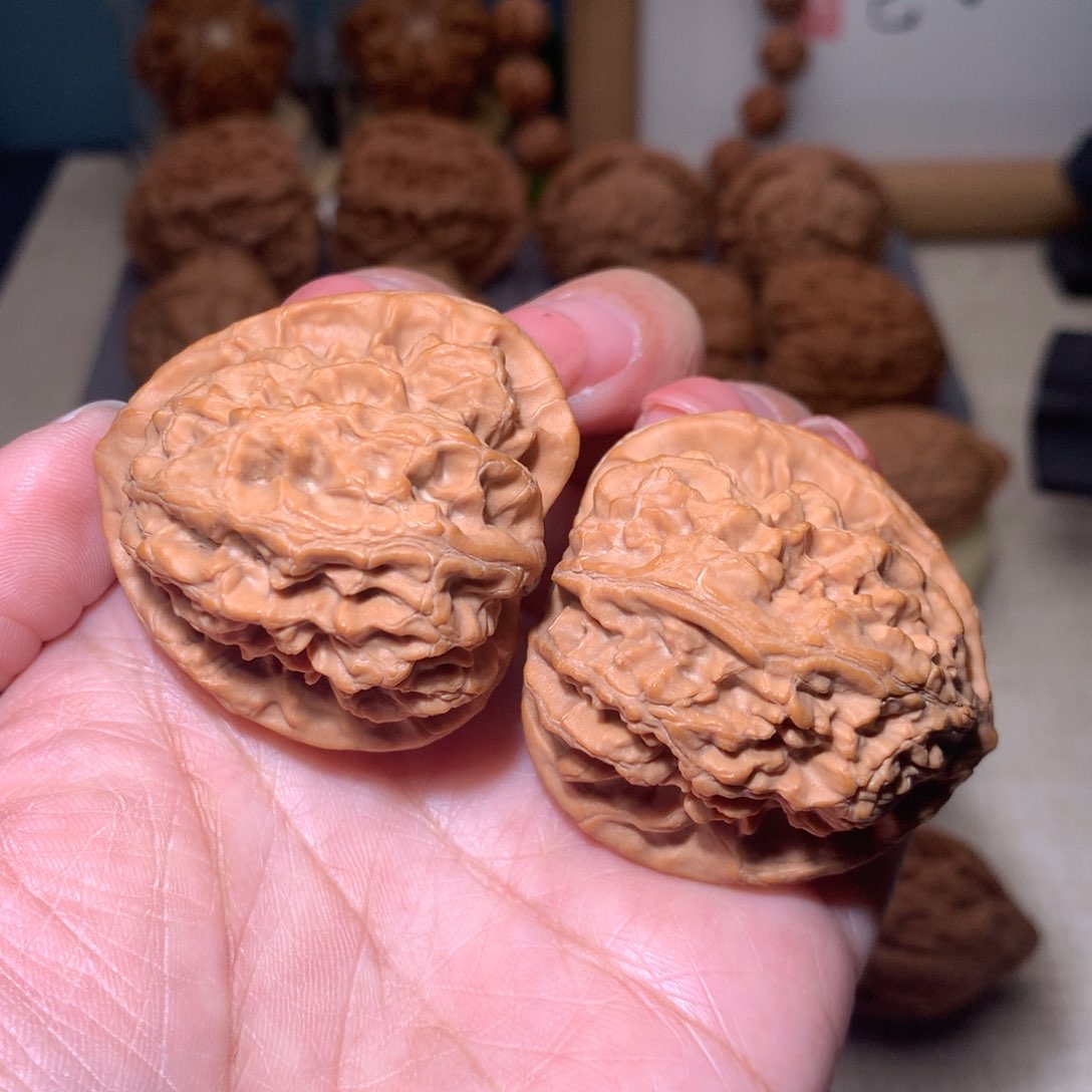 文玩核桃把件梨木台