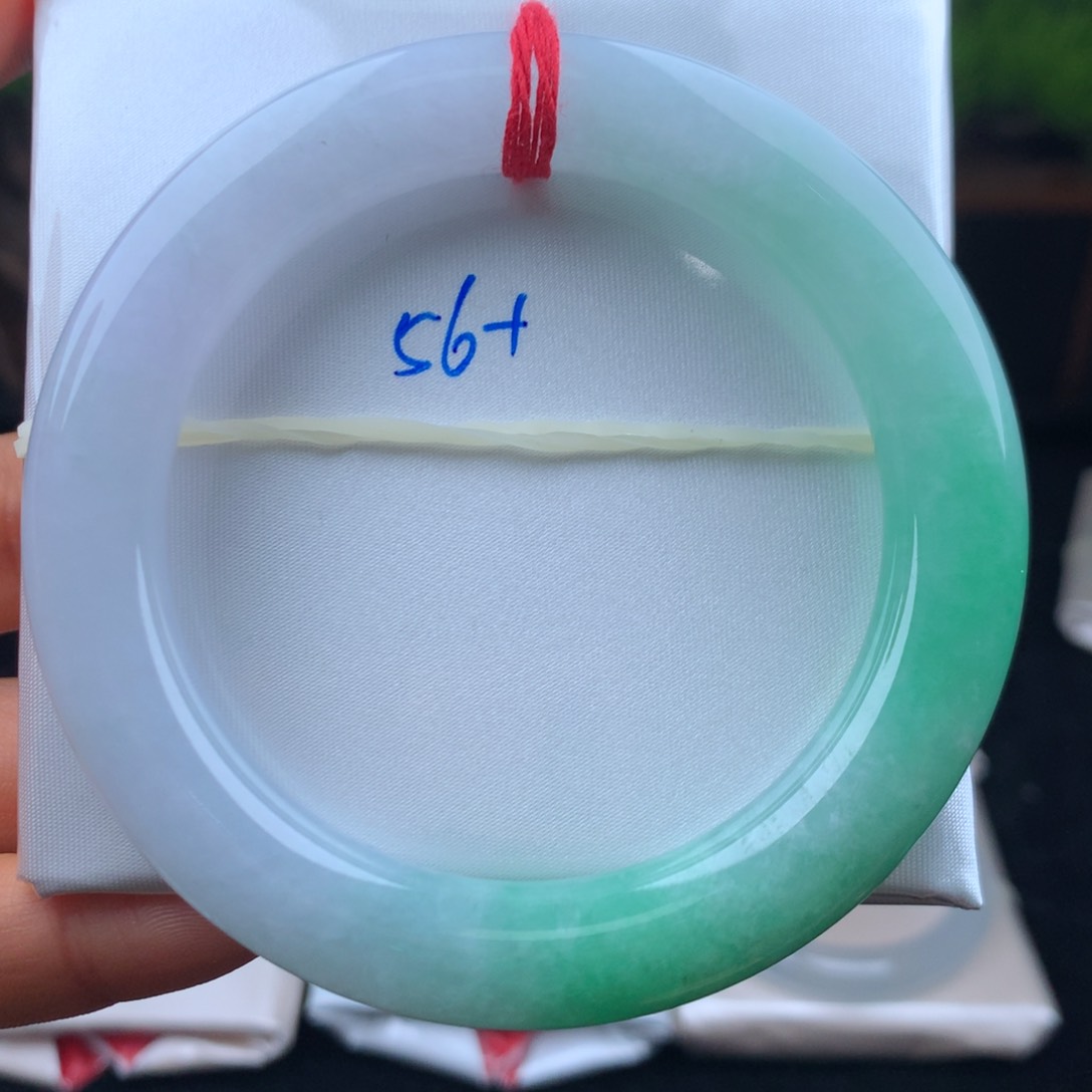 翡翠手镯未镶嵌手镯