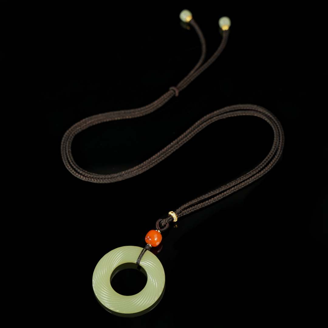 预售-新疆和田玉绿黄路路通尺寸约36mm