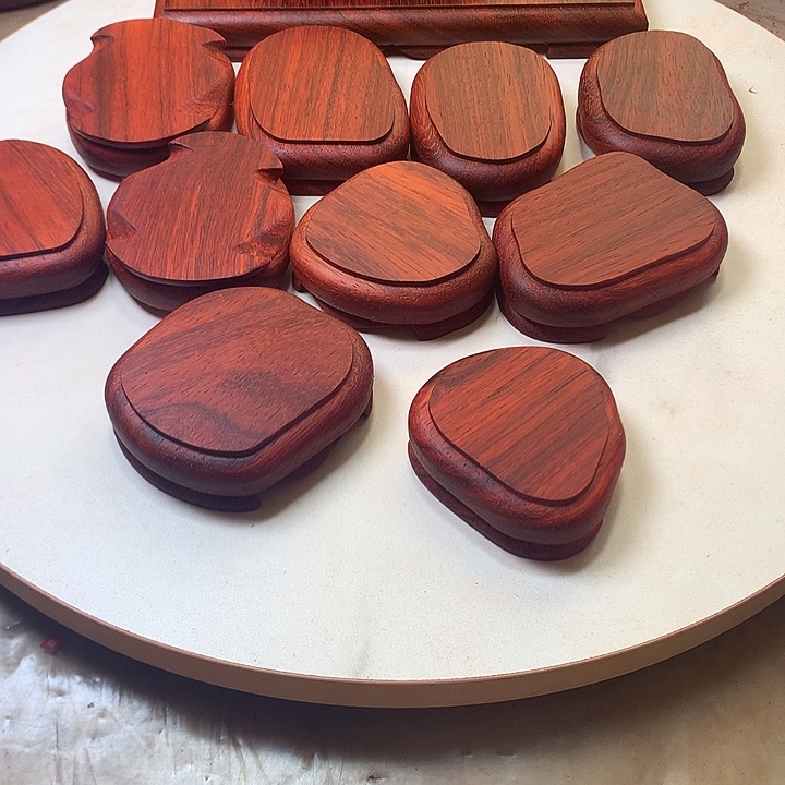 随行的小的十个哈哈哈