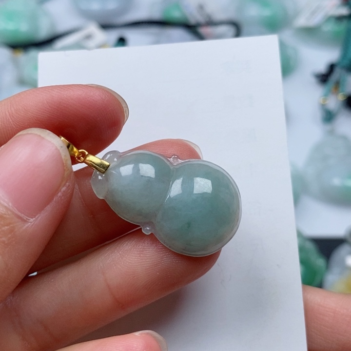翡翠颈饰未镶嵌葫芦