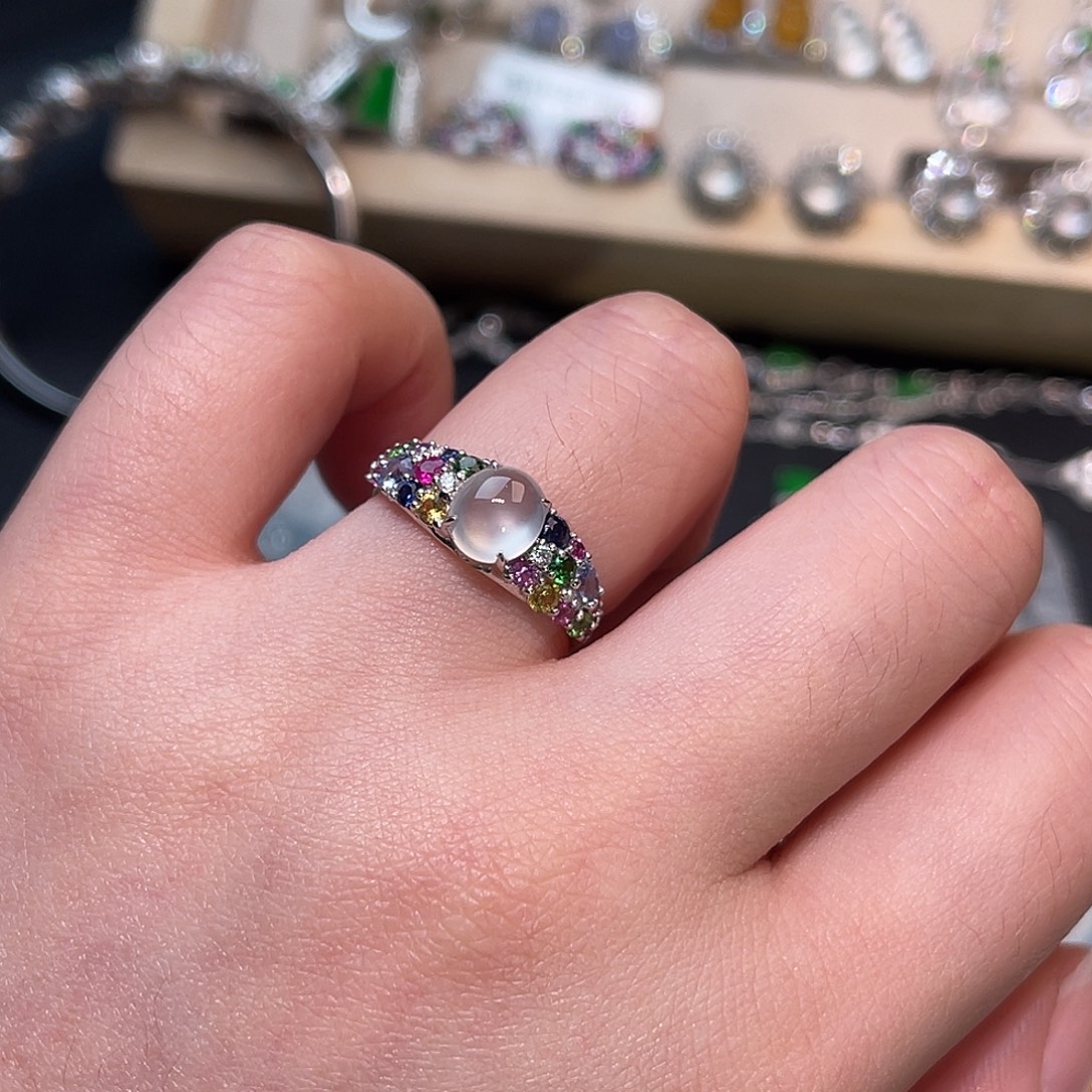 翡翠18K金镶嵌戒指蛋面