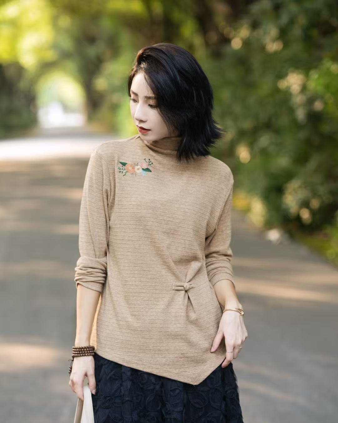 2025冬季新品刺绣新中式国风宽松显瘦半高领百搭打底衫