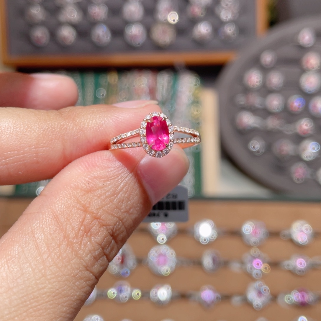 红宝石戒指18K金镶嵌0.74ct 