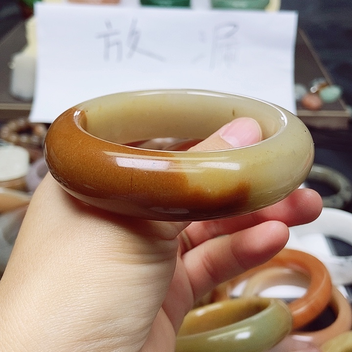 石英质玉手镯未镶嵌