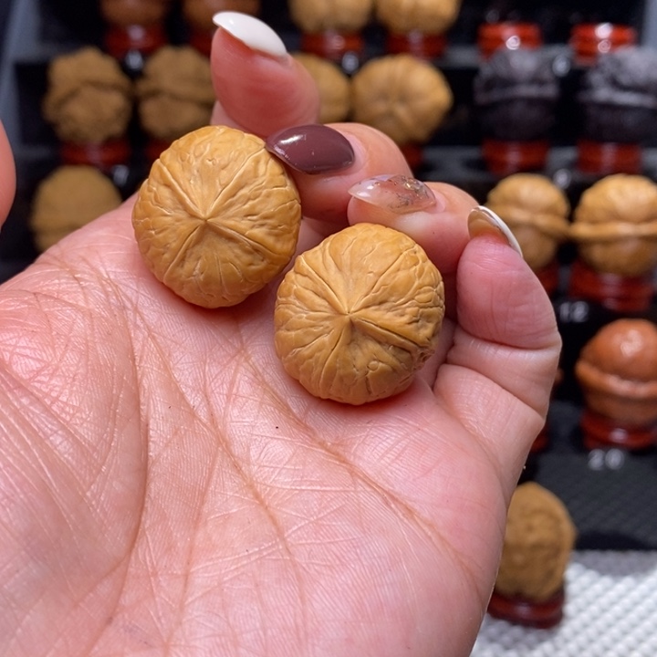 文玩核桃把件手捻四棱25尺…………102