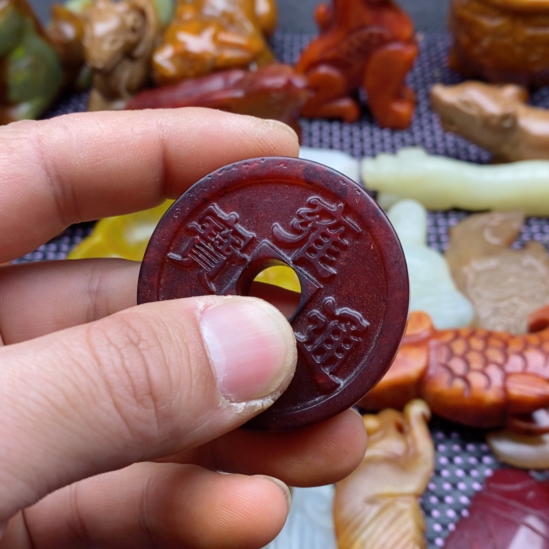 蛇纹石玉颈饰未镶嵌陌***?