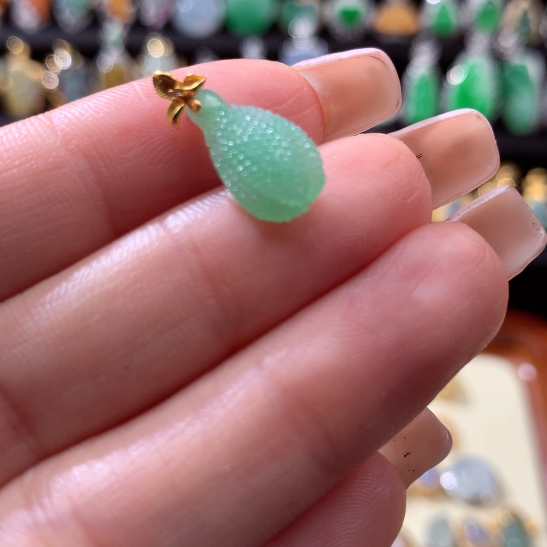 翡翠颈饰18K金镶嵌翡翠