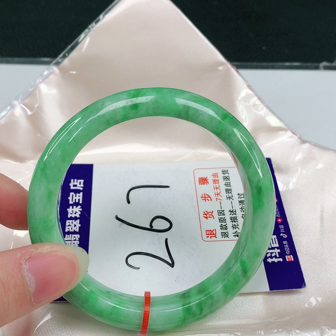 翡翠手镯未镶嵌翡翠