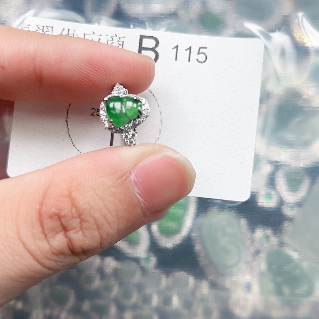 翡翠颈饰未镶嵌翡翠115