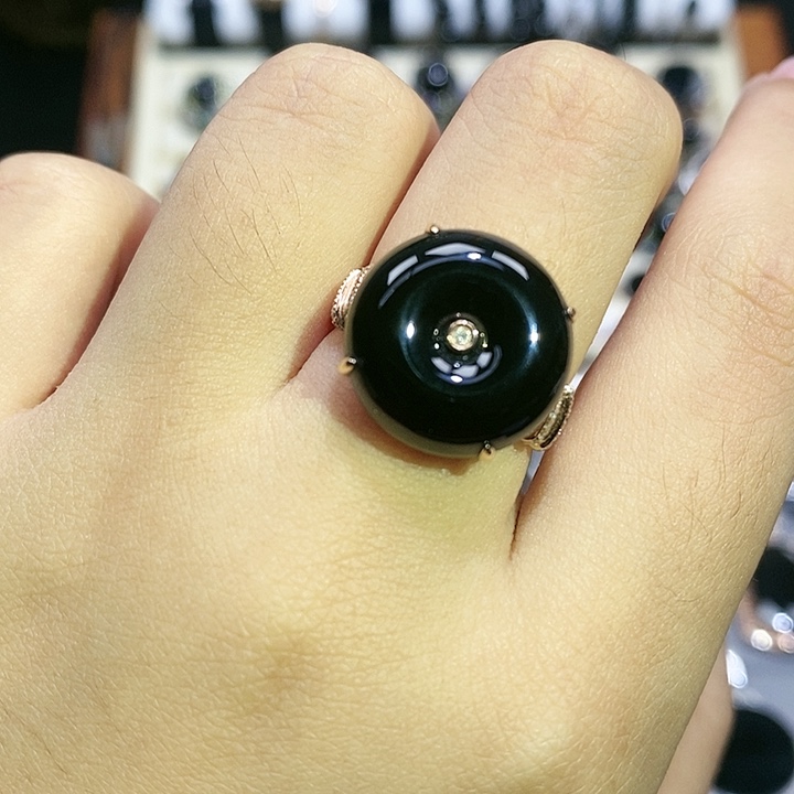 18K金镶嵌戒指翡翠平安扣