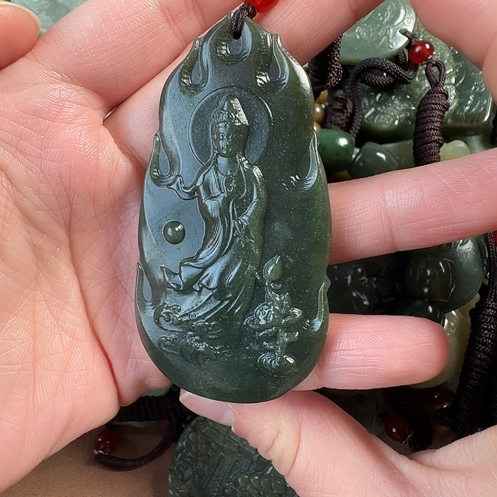 和田玉颈饰未镶嵌