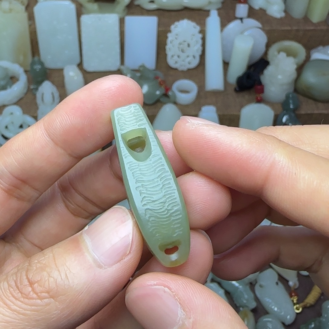 和田玉挂件未镶嵌哨子