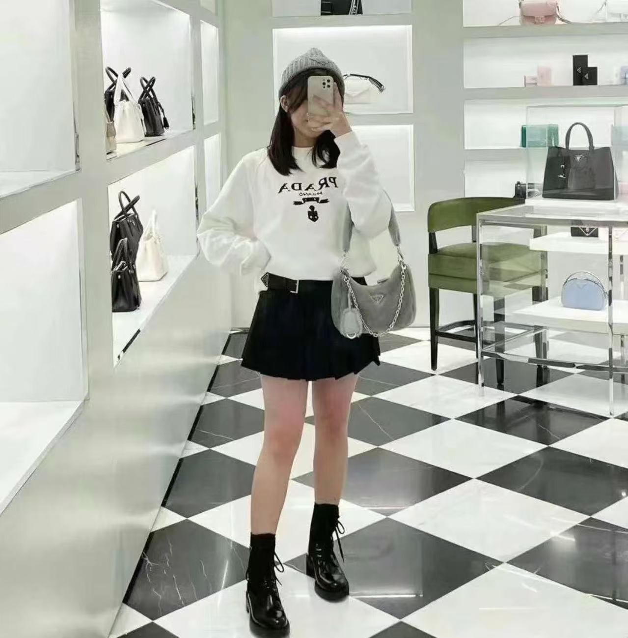 99新 Prada/普拉达 【sm014134】白色圆领logo印花长袖针织衫 L码 