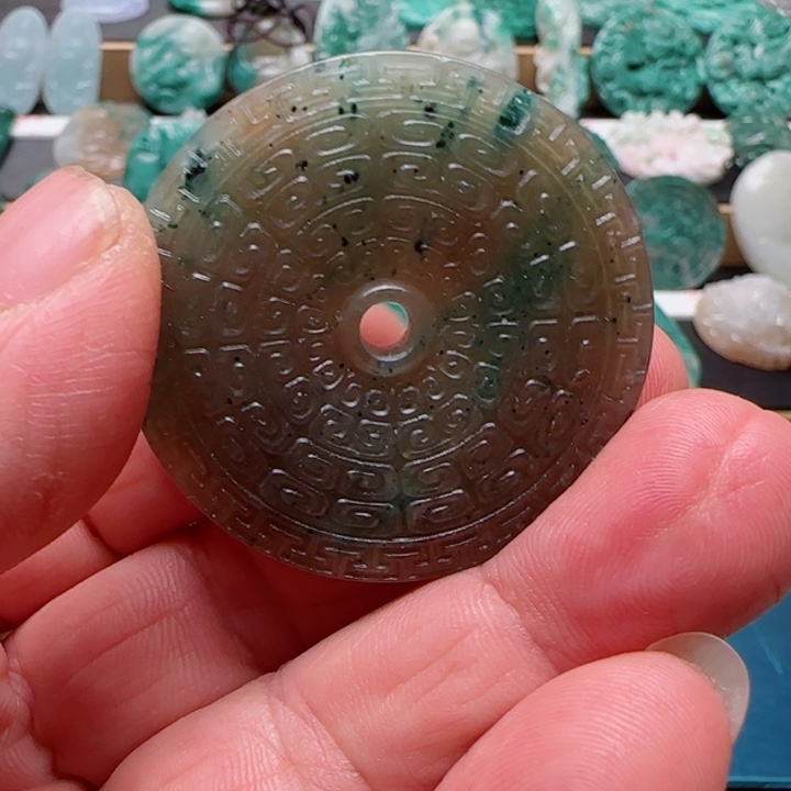 独山玉未镶嵌颈饰