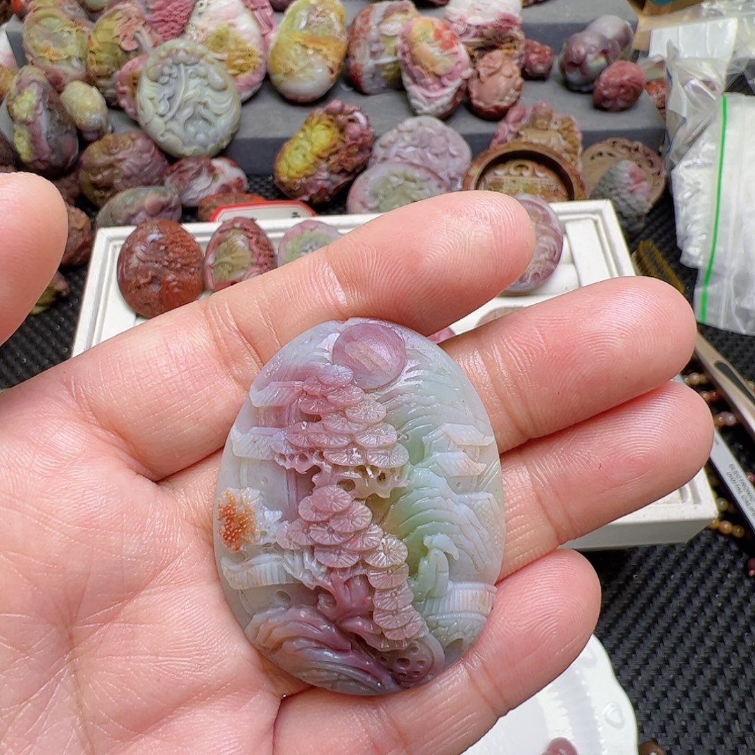 天***晴玛瑙/玉髓未镶嵌定制吊坠