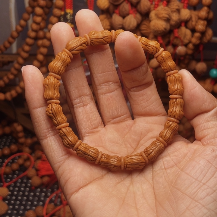 @****木质类龙纹桃枭挂件