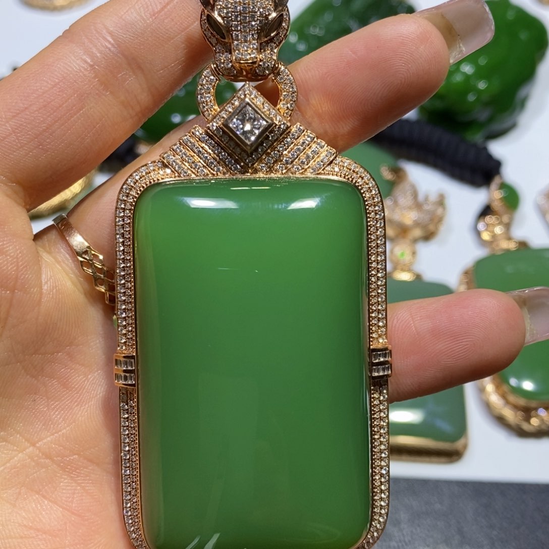 和田玉（碧玉）颈饰18K金镶嵌b****u