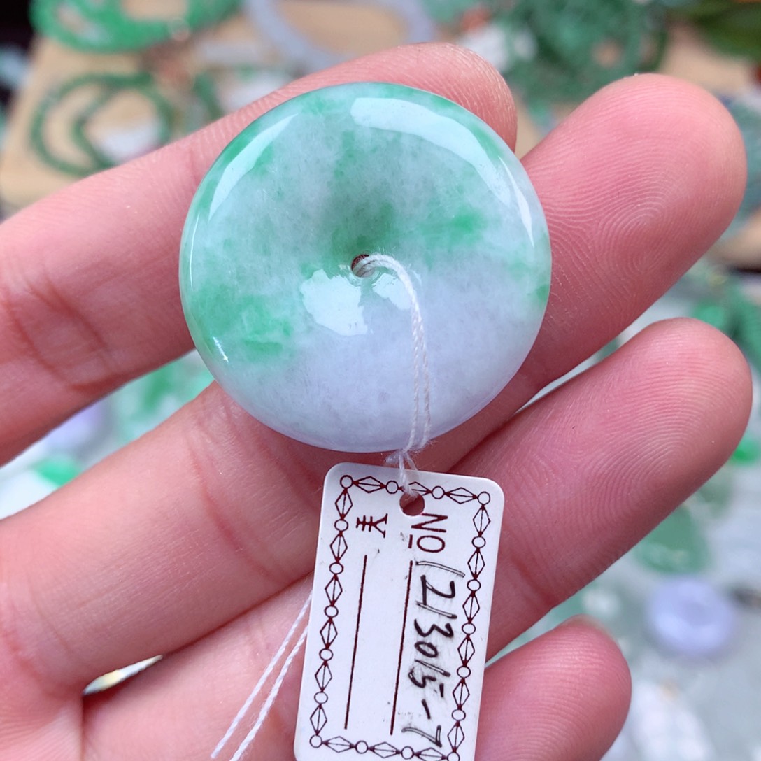 翡翠颈饰未镶嵌翡翠吊坠