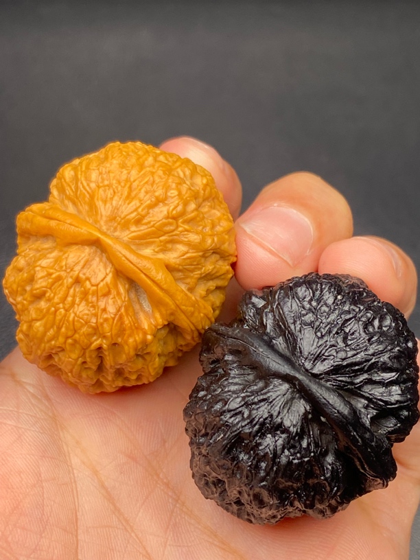 云南铁核桃 文玩核桃 38-39尺阴阳对狮子球发货图片同款精品一对