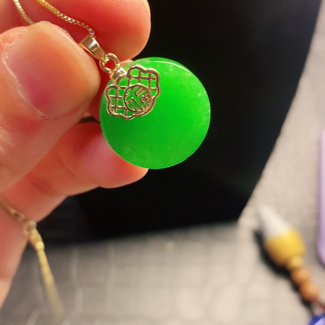 翡翠18K金镶嵌颈饰