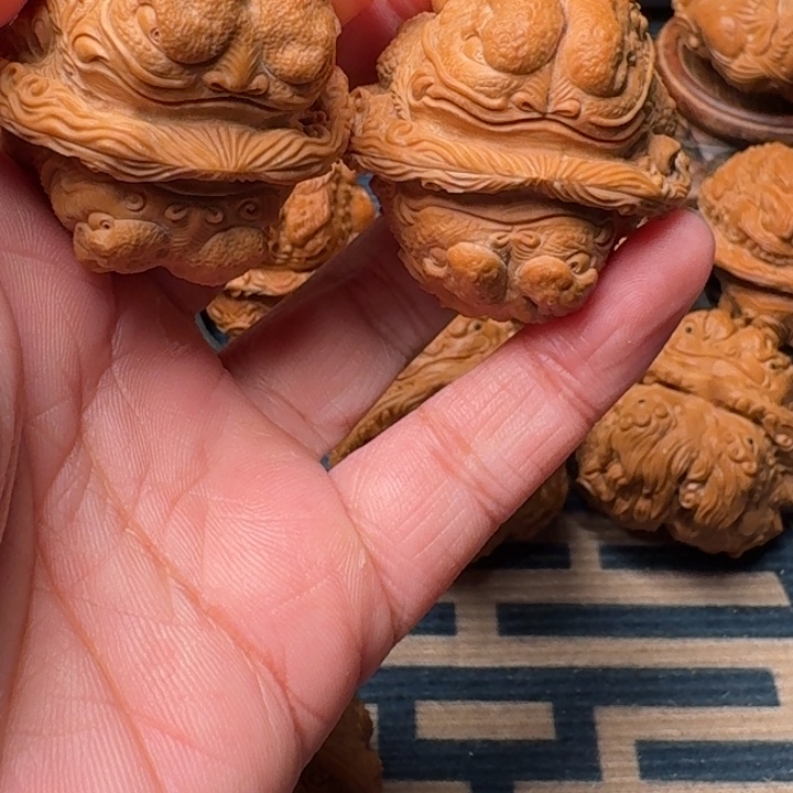 ᥫ***十核桃手串/手链蛤蟆头核桃雕刻龙王蟾